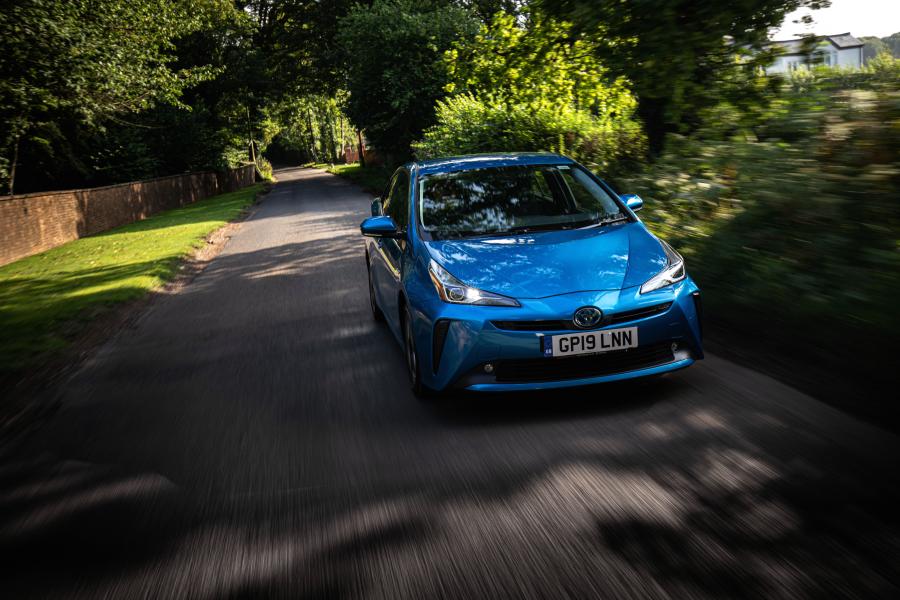  Toyota Prius 2019 года  (UK) (фото 13 из 37)